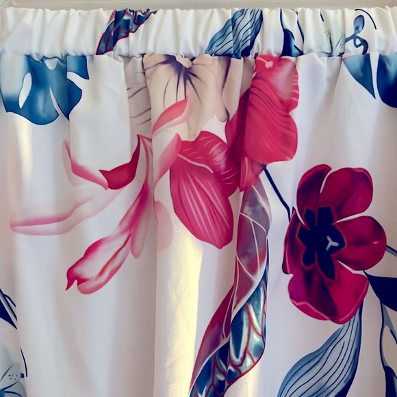 Off shoulder blouse w Hawaiian style flower pattern - $18 - Picture 9 of 12